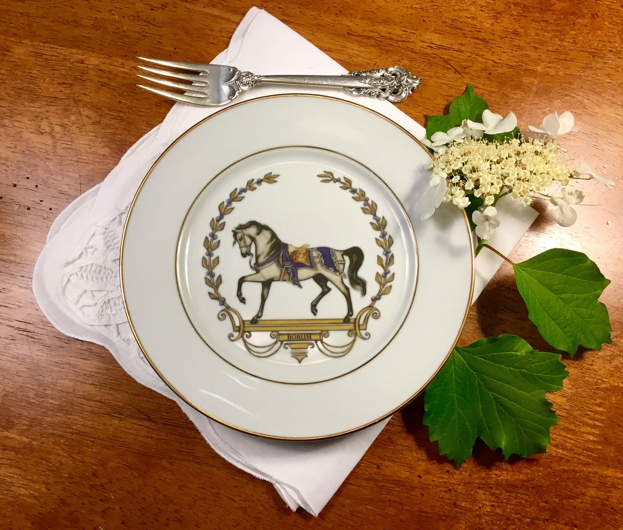 Patricia Horse plates white blue set of 4