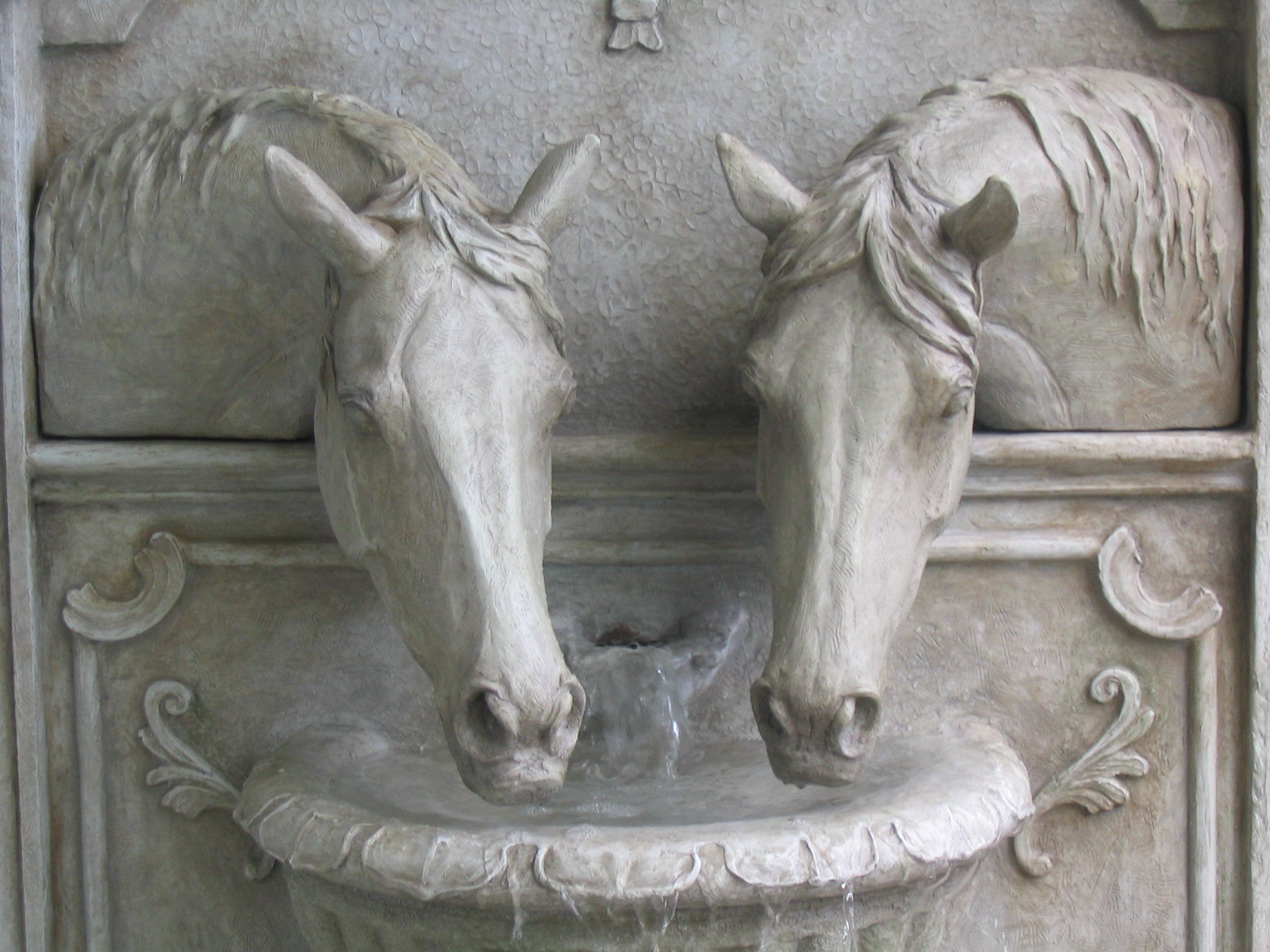 Sharing a Drink Fountain (Fiberglass) - Patricia Borum - 3