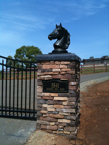 Gate Post Horse Head sculpture - Patricia Borum - 1